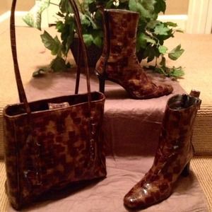 Stefani Patent Leather Stack Heel Boot w/Handbag