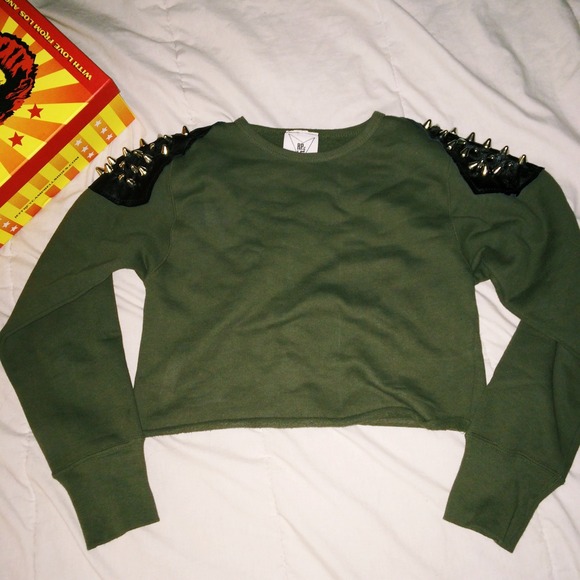 LF cropped sweatshirt with studs