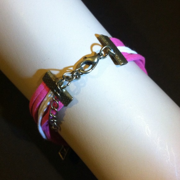 Eiffel Tower Infinity Bracelet - Picture 2 of 3