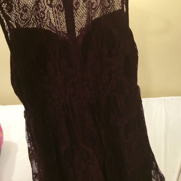 Dark dark purple / wine color dress from EXPRESS. - Picture 3 of 4