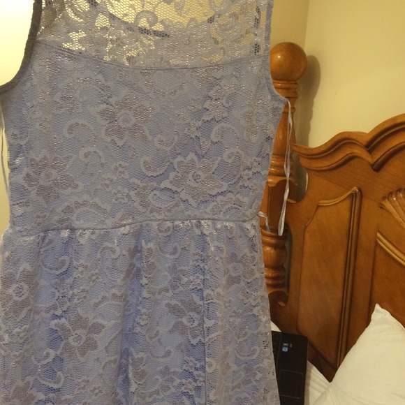 Color as in picture. Stretchy and flattering - Picture 3 of 4