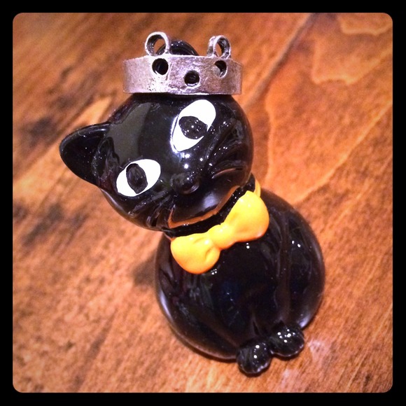 Ring - Picture 1 of 3