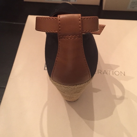 BCBGENERATION  wedge sz 7.5 - Picture 2 of 2