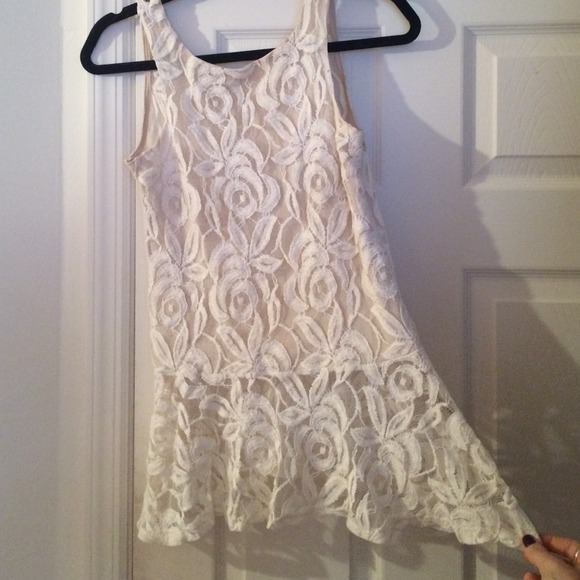 Lace peplum top - Picture 2 of 4