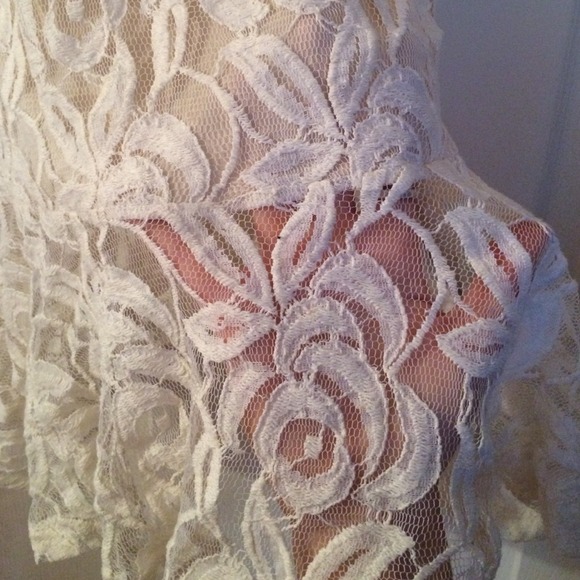 Lace peplum top - Picture 3 of 4