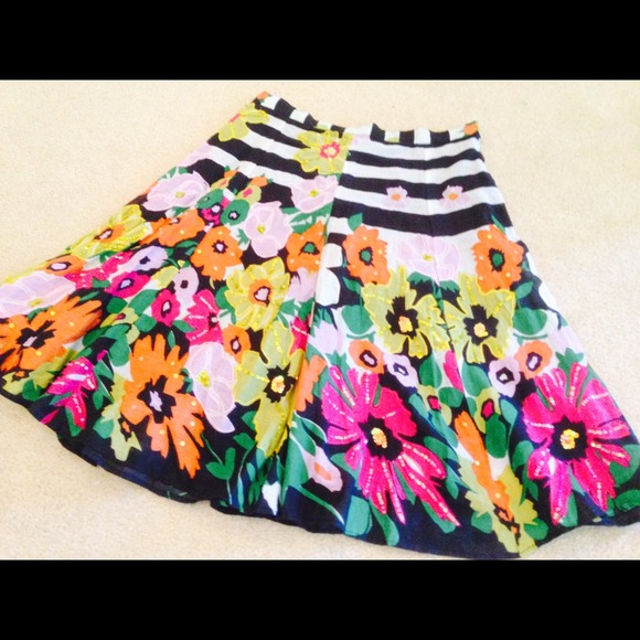 👑HOST PICK🎉🎉Floral Print Skirt/HOT TREND MEDIUM - Picture 3 of 4