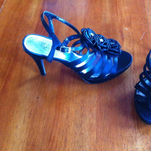 Freddy Strappy Sandals - Picture 2 of 4