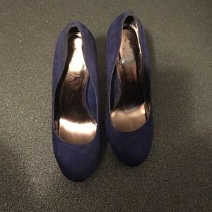 Blue suede pumps