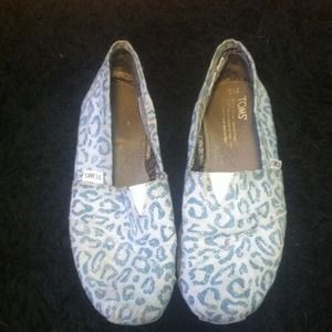 Gently used vegan Toms