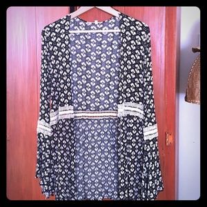 Black and white bell sleeved kimono