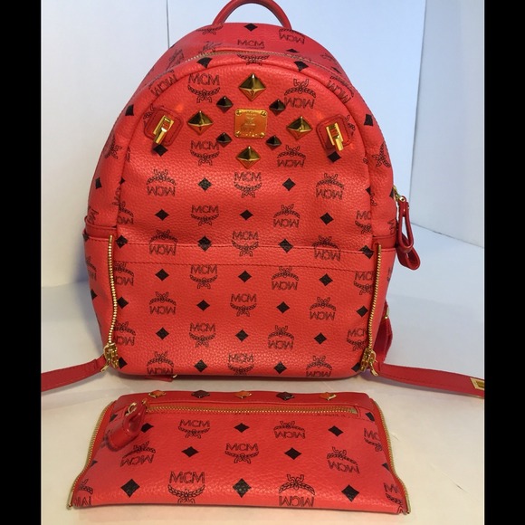 MCM Dual Stark Backpack with Removable Clutch - Picture 3 of 4