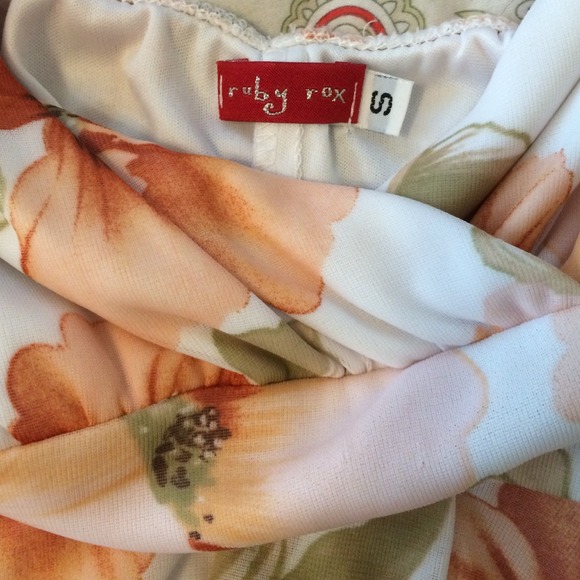 Sold in Bundle! Gorgeous hi-lo halter sundress - Picture 2 of 4