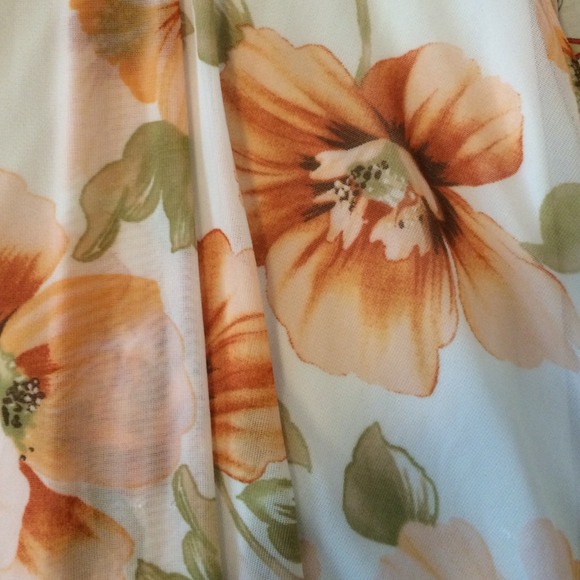 Sold in Bundle! Gorgeous hi-lo halter sundress - Picture 3 of 4