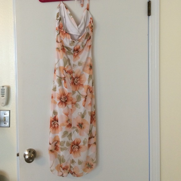 Sold in Bundle! Gorgeous hi-lo halter sundress - Picture 4 of 4