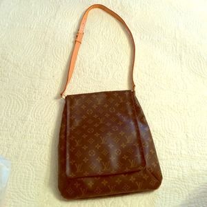 Authentic Louis Vuitton Musette large monogram