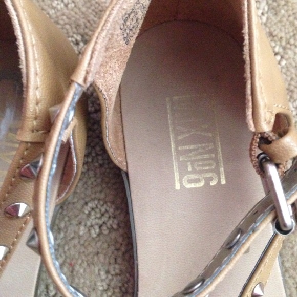 TAN SPIKED SANDALS - Picture 3 of 3