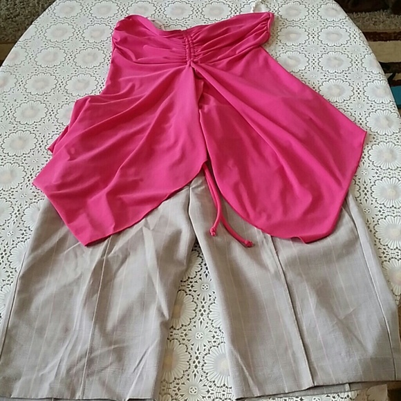 Short capri/pink top