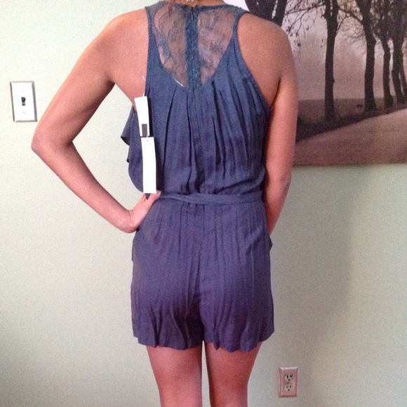 Blue lace romper - Picture 3 of 3