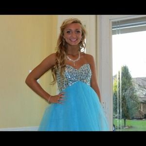 I am selling this dress!