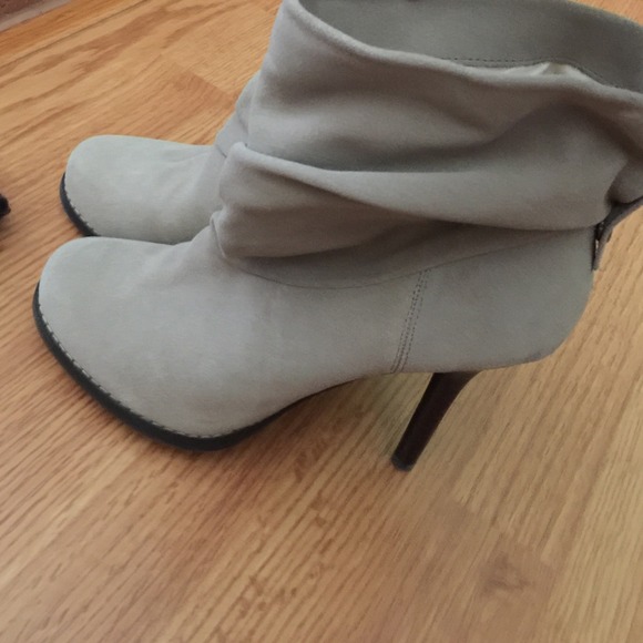 💟Fergi Taupe Suede Booties