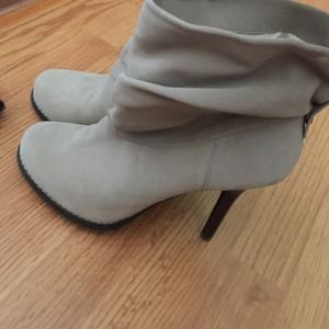 💟Fergi Taupe Suede Booties