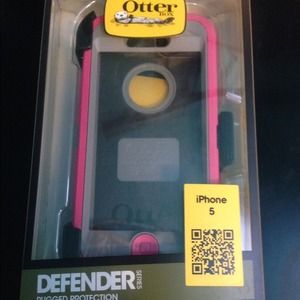 Brand new iphone 5/5s grey and pink otter box