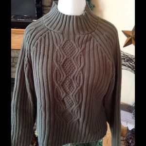 Liz Claiborne avocado green Sweater