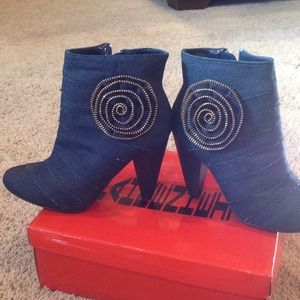 Blue denim boots with gold zipper trimmed flower