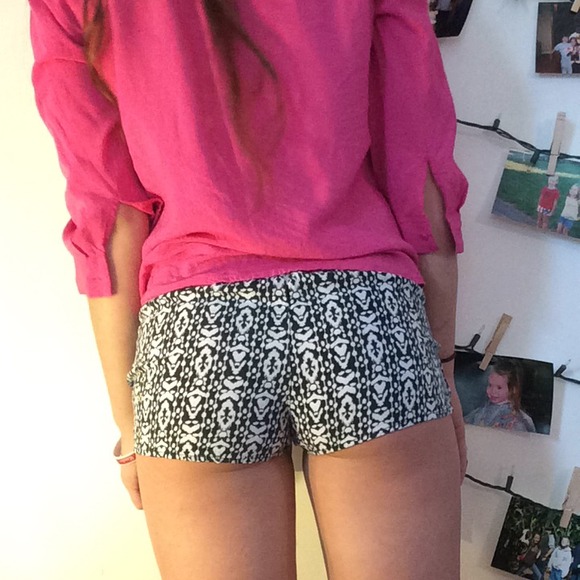 kirra printed black and white shorts - Picture 2 of 3