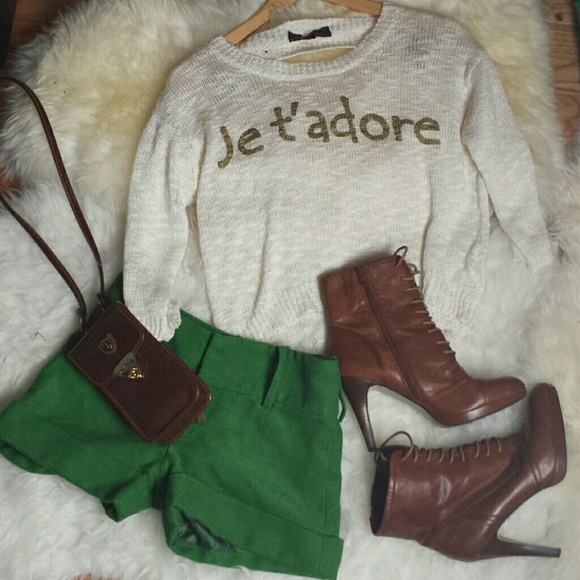 Cotton french sweater, leather boots, purse