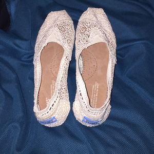 Women's laced toms