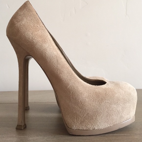 Yves Saint Laurent Pump