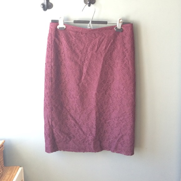 🔴SOLD🔴 Lace pencil skirt - Picture 2 of 4