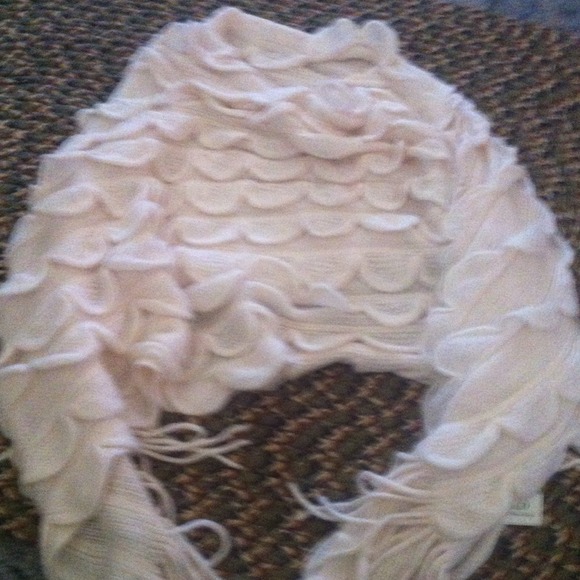 BNWOT shawl/poncho never worn hand knitted shaw