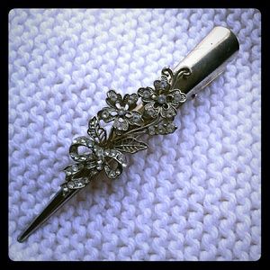 Vintage hair clip with clear rhinestones