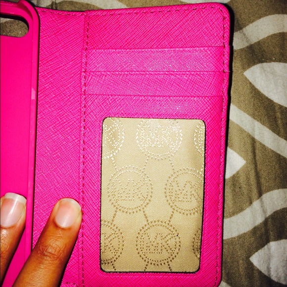 Michael Kors phone case/ wallet - Picture 2 of 3