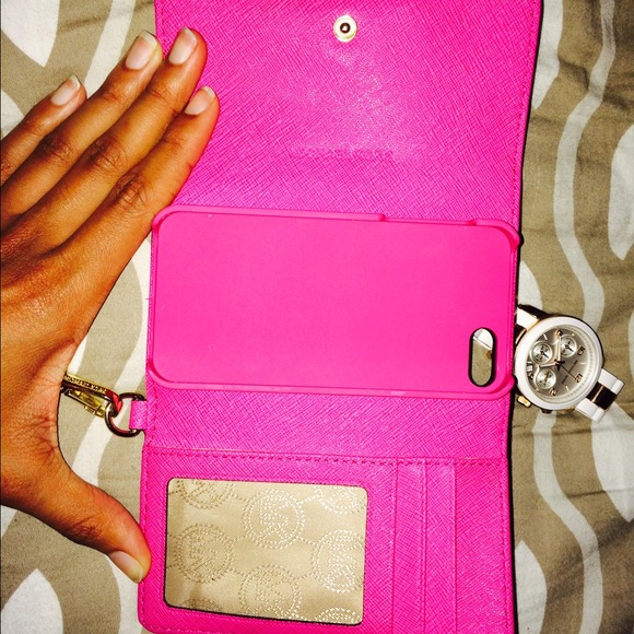 Michael Kors phone case/ wallet - Picture 3 of 3
