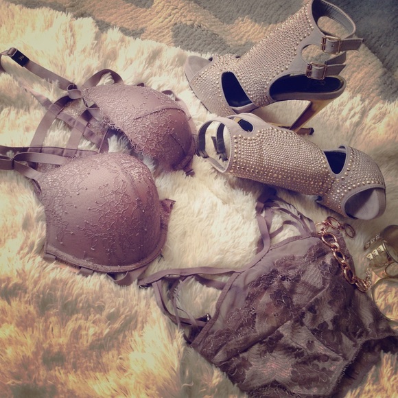 Lace Front Closure Bra Set