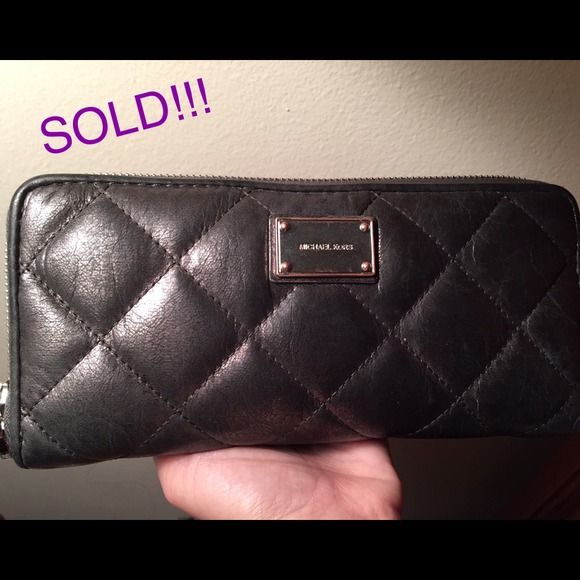 SOLD!!!!! MICHAEL KORS QUILTED CONTINENTAL WALLET