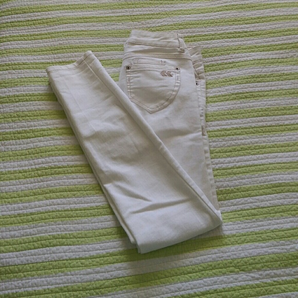 White skinny jeans