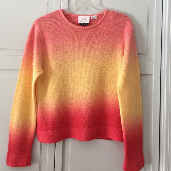 Boutique Sweaters - 💟2/1 HP Brilliant Boho Ombré Sweater💟