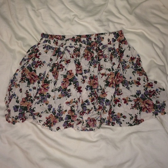 Brandy Melville flowy skirt