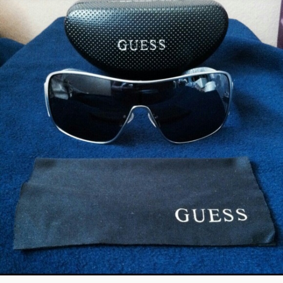 GUESS SUNGLASES! - Picture 3 of 3