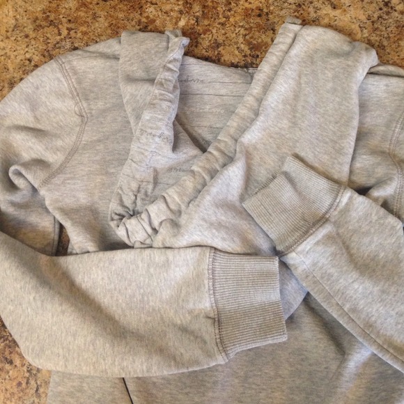 Aeropostale Hoodie - Picture 2 of 3