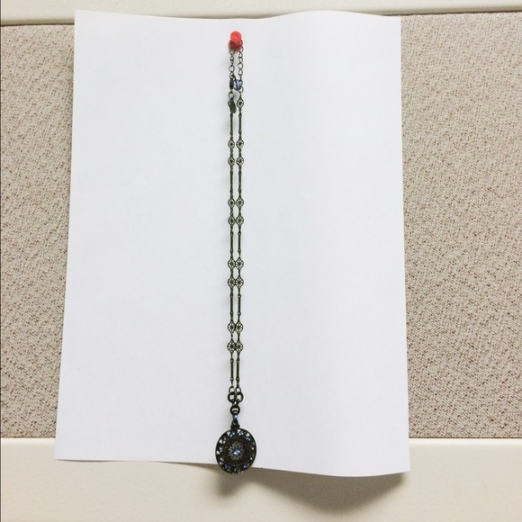 2028 gunmetal gray necklace w/blue crystals