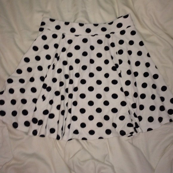 H&M black polka-dot skirt