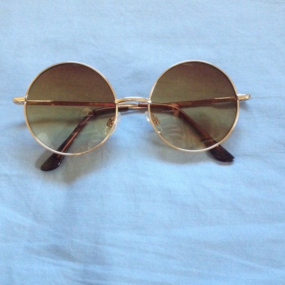 Urban Outfitters Accessories - 💕HP: 🌞Retro Round Glasses🌞
