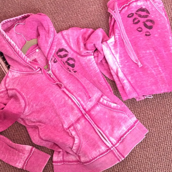 ✨Guess track suit ✨