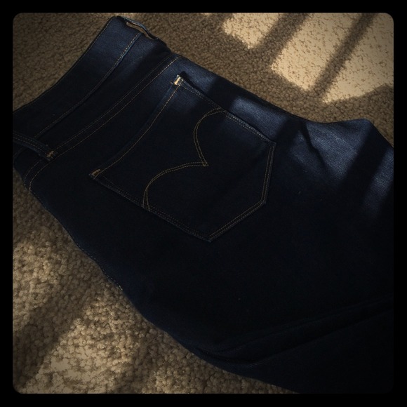 Levi Demi Curve Straight Jean