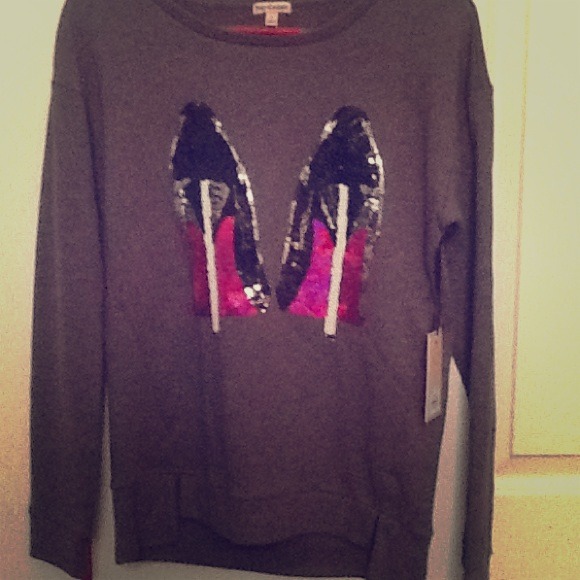 Gray long sleeve sweater